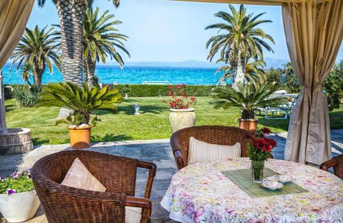 Pefkochori Villa | Luxurious Seafront Villa in Pefkohori