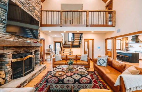 Logan Cabin | Luxurious & secluded lodge with scenic views
