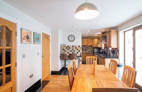 Woodseats House | Luxurious Sheffield Villa 3bed with Stunning Views