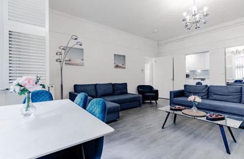 Kensington Apartment | Luxurious & Spacious 2BR APR in Earls Court!