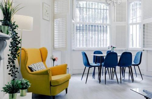 Kensington Apartment | Luxurious & Spacious 2BR APR in Earls Court!