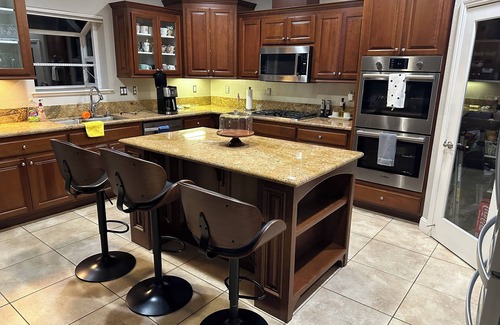 Tracy House | Luxurious spacious 3 Bedrooms 2 baths close to downtown