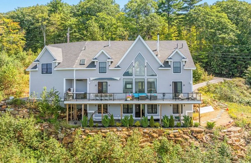 Campton House | Luxurious Spacious 6-bedroom House. Best Views, Hot tub. Waterville Estates!