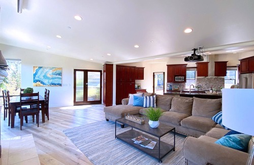 South Arroyo House | Luxurious Spacious Hillside Retreat with AMAZING Views