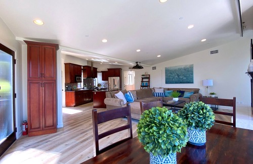 South Arroyo House | Luxurious Spacious Hillside Retreat with AMAZING Views