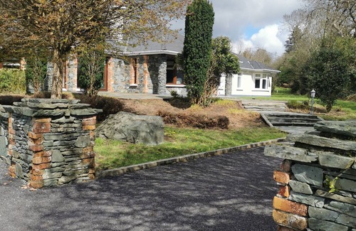 Killarney House | Luxurious, Spacious, Irish Country House with Five Bedrooms and Four Bathrooms