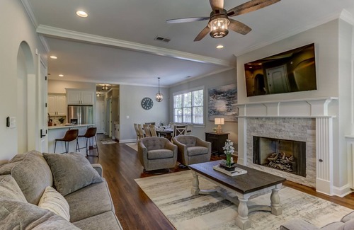 East Memphis House | Luxurious, Spacious Memphis Home - Theatre/Game Room, Patios