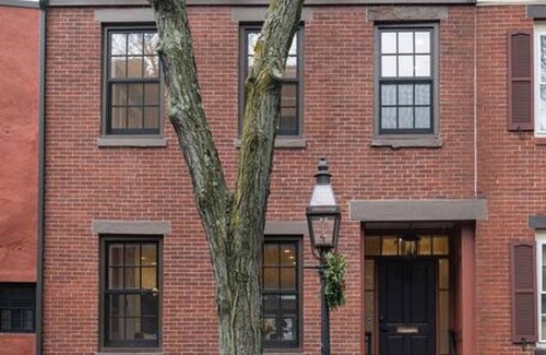 Bay Village House | Luxurious & Spacious Townhome