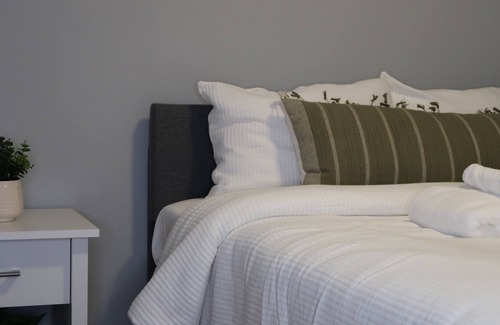 Kent House | Luxurious & Spacious Upper 3bd Duplex in Kent