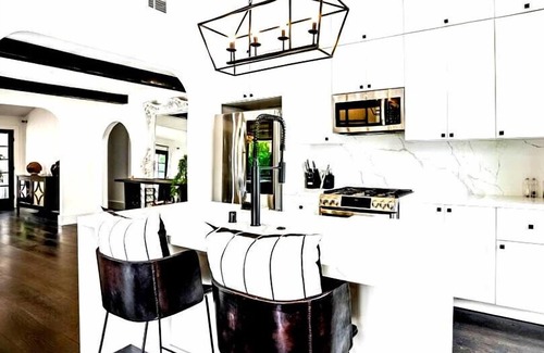 Fairfax District House | Luxurious Spanish-Style Retreat with Pool & Spa in the Heart of West Hollywood