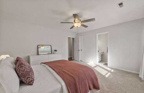 Virginia Beach House | Luxurious Stay at Modern Beach Vacation Home - Near Beaches and Bases
