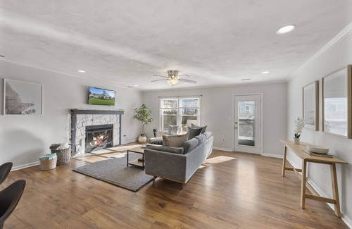 Virginia Beach House | Luxurious Stay at Modern Beach Vacation Home - Near Beaches and Bases