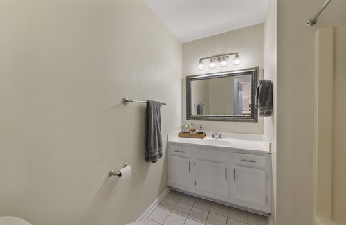 Virginia Beach House | Luxurious Stay at Modern Beach Vacation Home - Near Beaches and Bases