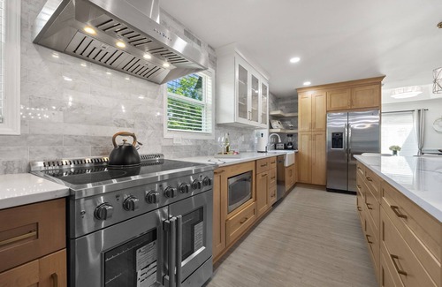 Smyrna House | Luxurious Stay, Pool, Hot Tub, Multifamily, Braves Stadium 3 miles