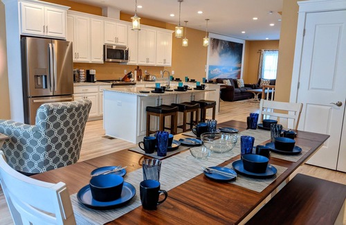 Sunset Island House | Luxurious Sunset Island 5 Bedroom Townhouse Great Resort Amenities & Pools