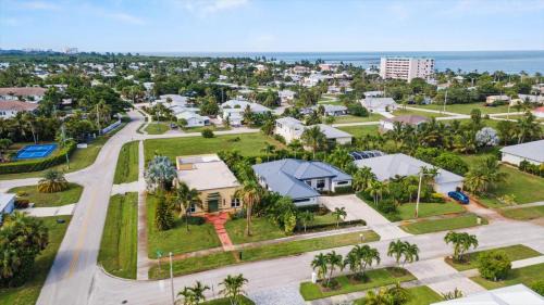 Fort Pierce House | Luxurious & tropical 3-Bedroom coastal pool home