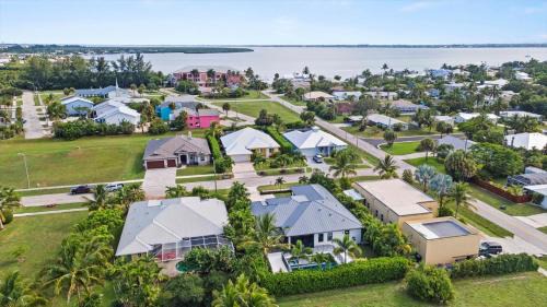 Fort Pierce House | Luxurious & tropical 3-Bedroom coastal pool home