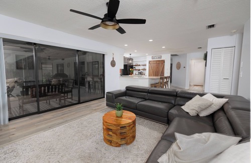 Wellington House | Luxurious Tropical Pool Home – Private Chef & Polo Lifestyle at Your Doorstep!