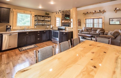 Wisconsin Dells House | *Luxurious Turkey Run*