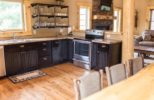 Wisconsin Dells House | *Luxurious Turkey Run*