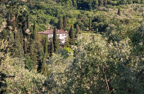 Pieve al Bagnoro Apartment | Luxurious two bedrooms aparment just outside the city of Arezzo in a Period Villa. Infinity pool, la