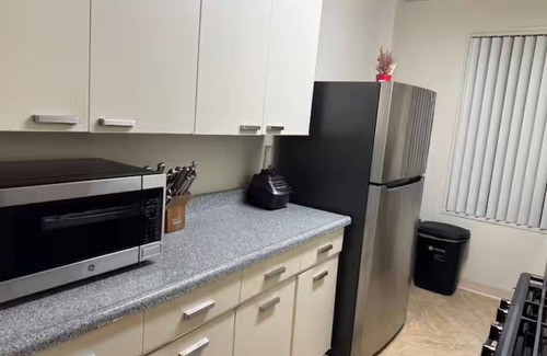 La Brea Apartment | Luxurious unit in Park La Brea