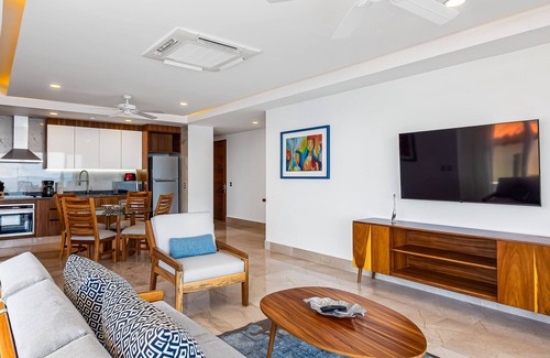 Mismaloya Apartment | Luxurious upscale condo w/wraparound oceanfront view & shared pool