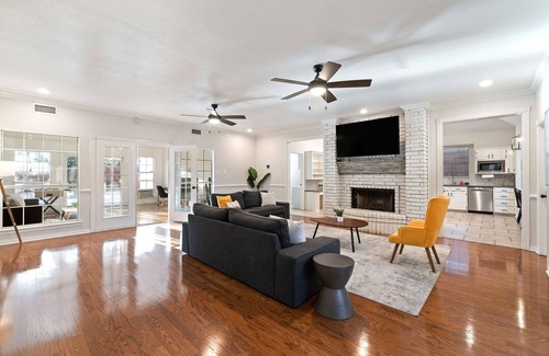 North Richland Hills House | Luxurious 5 Bedroom Retreat with Pool!