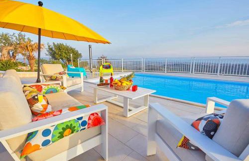 Favara Villa | Luxurious Villa in Favara + Pool