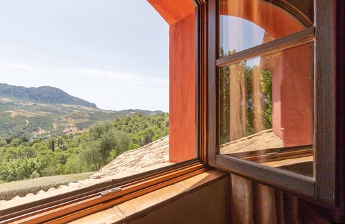 Gaucin House | Luxurious Villa ‘La Casa Roja’ with Pool, Mountain View & Wi-Fi