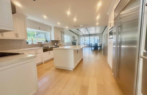 Woodland Hills House | Luxurious Villa W/Pool, Spa, outdoor kitchen!
