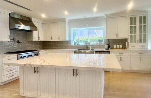 Woodland Hills House | Luxurious Villa W/Pool, Spa, outdoor kitchen!