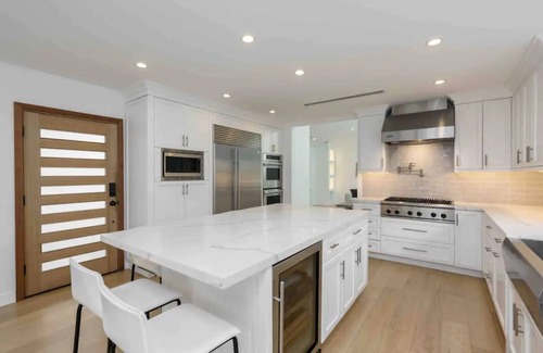 Woodland Hills House | Luxurious Villa W/Pool, Spa, outdoor kitchen!