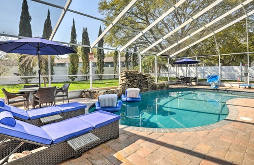 Lake Magdalene Villa | Luxurious Villa with Heated Pool, Theatre, Gym, Bar, BBQ, Office!