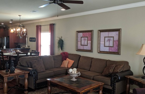 Hot Springs Condo | Luxurious Waterfront Condo with a Great Mountain & Lake View, Pool