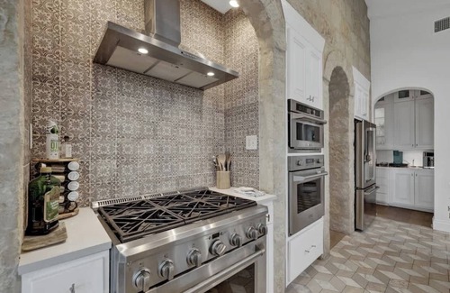 Fredericksburg House | Luxurious Watershaus Ranch - Pool and Hot Tub, Fireplaces, Stunning Views!