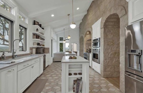 Fredericksburg House | Luxurious Watershaus Ranch - Pool and Hot Tub, Fireplaces, Stunning Views!