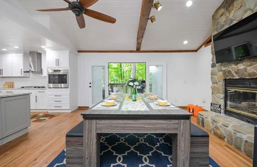 Marietta House | Luxurious wood Cabin in the heart of the city