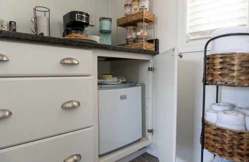Wilmington Apartment | Luxurious -Wrightsville Beach - Pool, quiet end-unit, nearby dining and marinas!