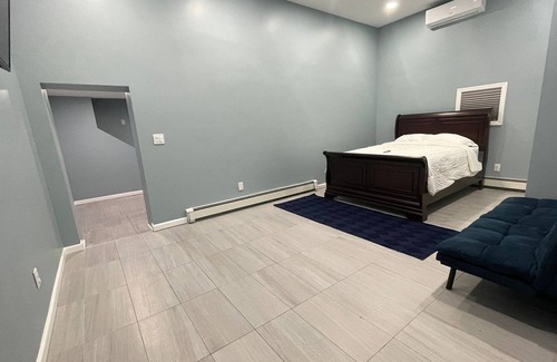 Hempstead House | Luxuriously Confidential Suite with Private Entrance