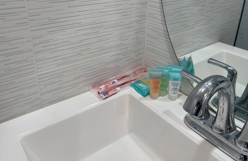 Hempstead House | Luxuriously Confidential Suite with Private Entrance