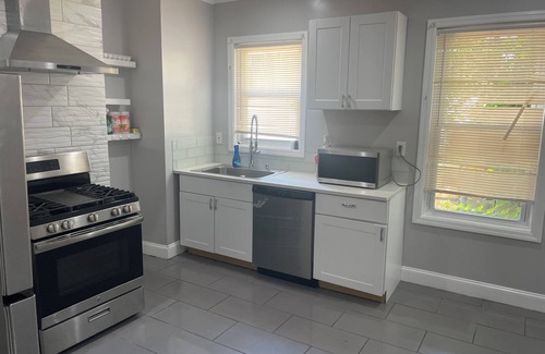 Newark Apartment | Luxuriously furnished 3 BR apartment