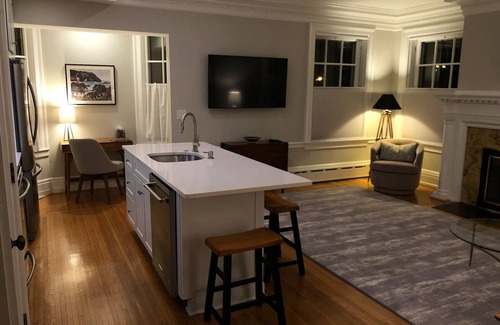 East Avenue Apartment | Luxuriously Remodeled 1BD Apt in Historic 1906 Mansion