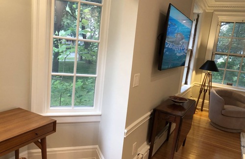 East Avenue Apartment | Luxuriously Remodeled 1BD Apt in Historic 1906 Mansion