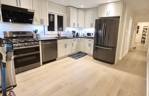Historic Downtown Apartment | Luxury 1 bd in Jersey City 5mins to Grove St Path