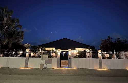 Oranjestad-West Apartment | Luxury 1- bed, 1- bath apt just 3 minutes walk to beach in an exclusive area.