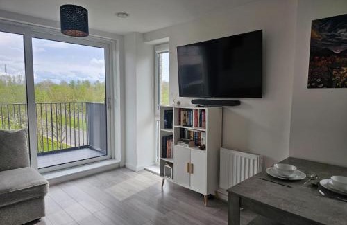 Milton Keynes Apartment | Luxury 1-Bed Apartment with balcony & Free parking