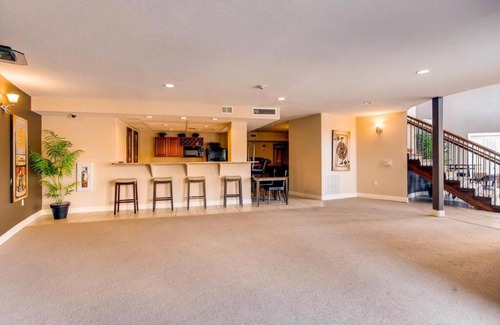 Englewood Apartment | Luxury 1 Bed Condo in DTC w/ Mountain Views & Walk 2 Lightrail!