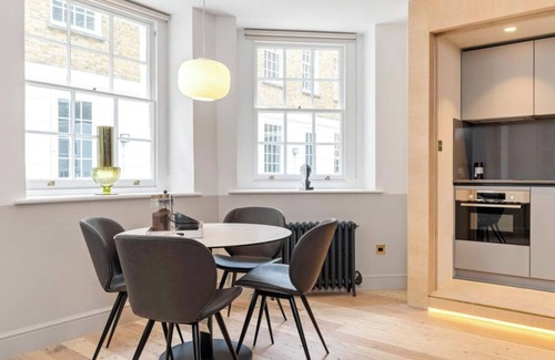 Holborn and Covent Garden Apartment | Luxury 1 Bed- Sleeps 4- Holborn/Covent Garden