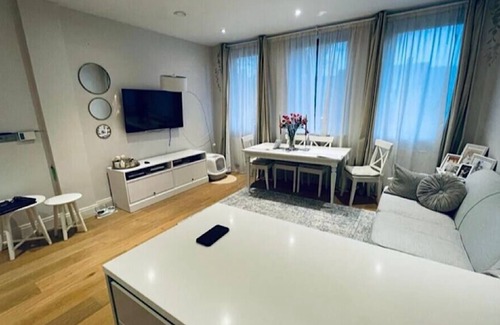 Syon Apartment | Luxury 1 bedroom apartment